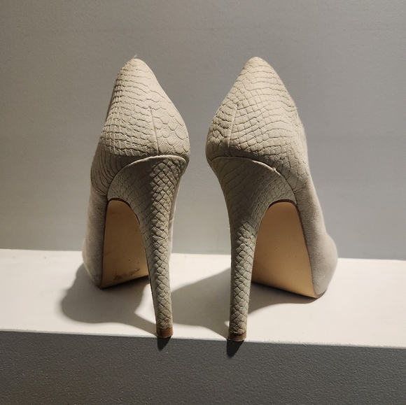 Faux Suede/Snake skin textured Pumps - Picture 3 of 5